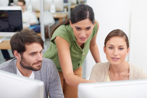business people computer collaboration support proposal online internet research employees website teamwork report office consulting solution project work 590464 299900